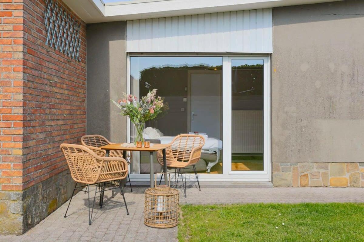 Villa Huswell - Bungalow With Garden At 5 Minutes From The Beach De Haan Exterior foto